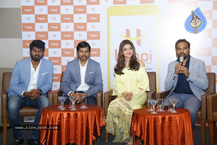 Kajal Launches Happi Mobiles Store at Vizag - 24 / 32 photos