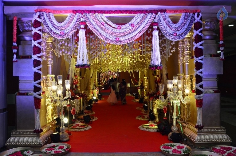 Kalamandir CMD Prasad Chalavadi Daughter Hanisha Wedding Photos - 25 / 81 photos