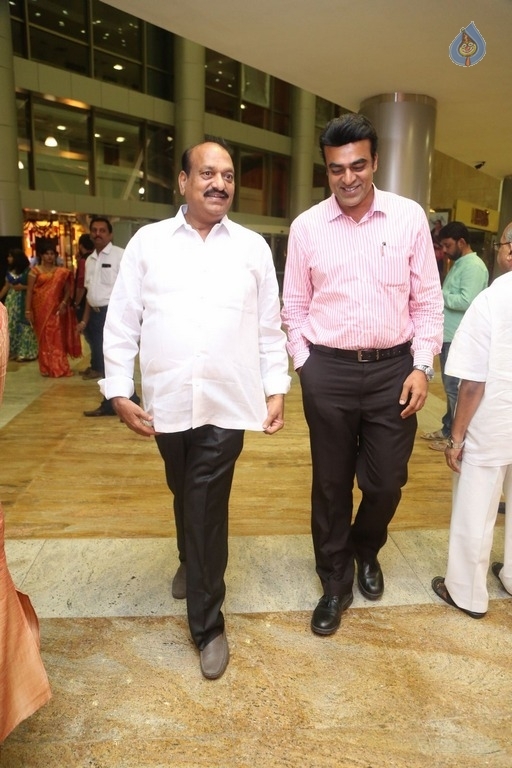 Kalamandir CMD Prasad Chalavadi Daughter Hanisha Wedding Photos - 32 / 81 photos