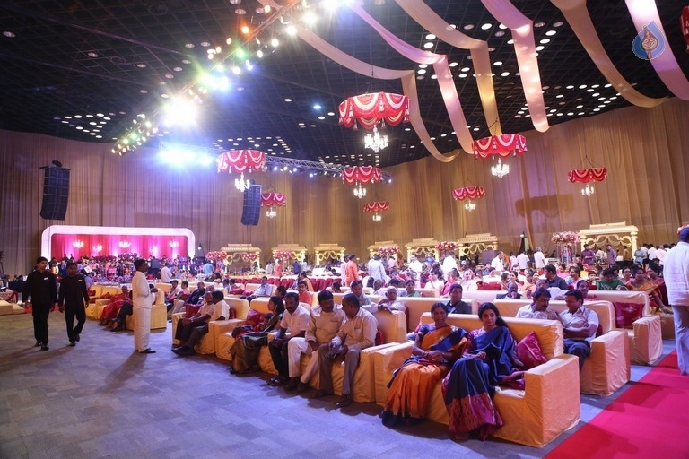 Kalamandir CMD Prasad Chalavadi Daughter Hanisha Wedding Photos - 45 / 81 photos