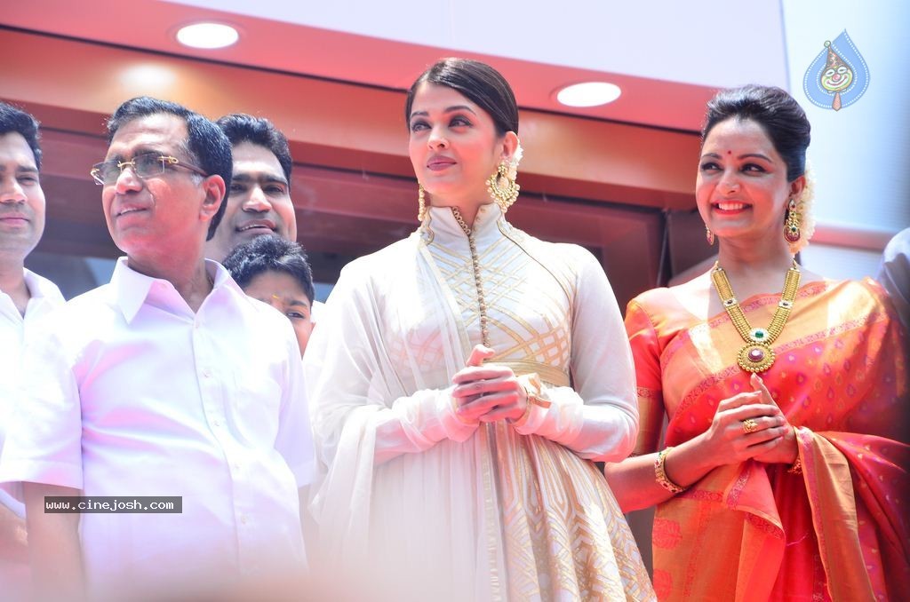 Kalyan Jewellers Chennai Showroom Launch - 2 / 59 photos