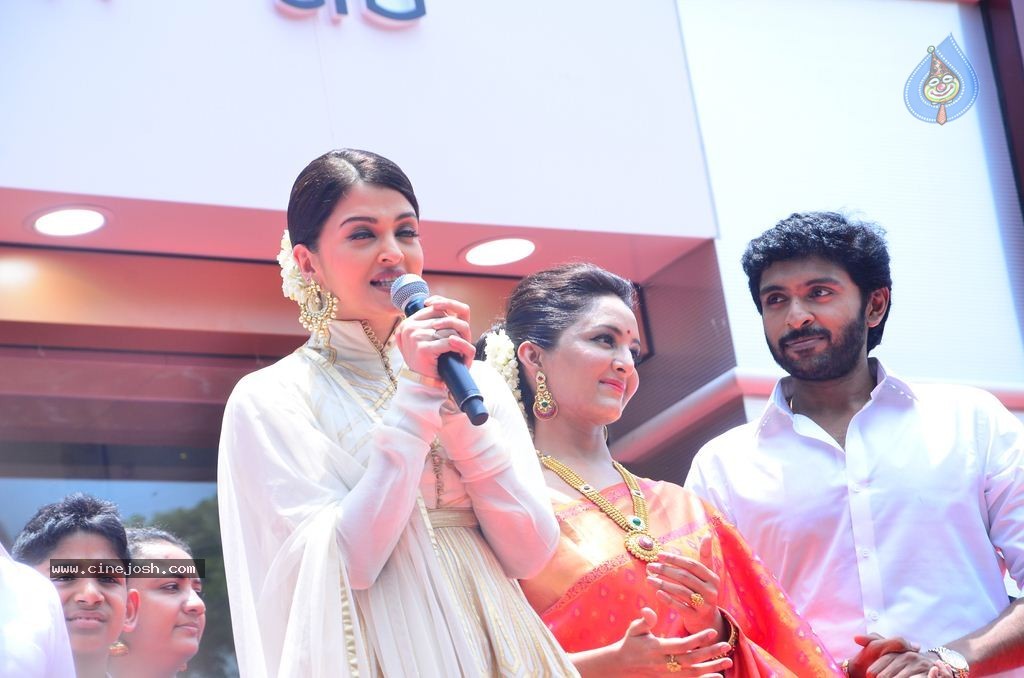 Kalyan Jewellers Chennai Showroom Launch - 4 / 59 photos