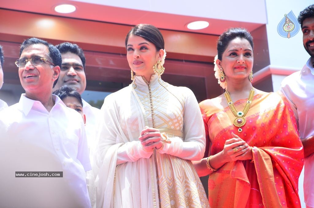 Kalyan Jewellers Chennai Showroom Launch - 14 / 59 photos