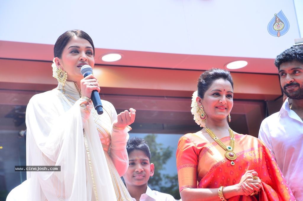 Kalyan Jewellers Chennai Showroom Launch - 16 / 59 photos