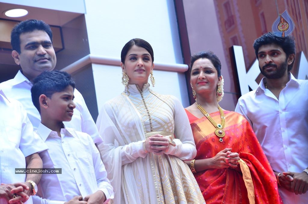 Kalyan Jewellers Chennai Showroom Launch - 20 / 59 photos
