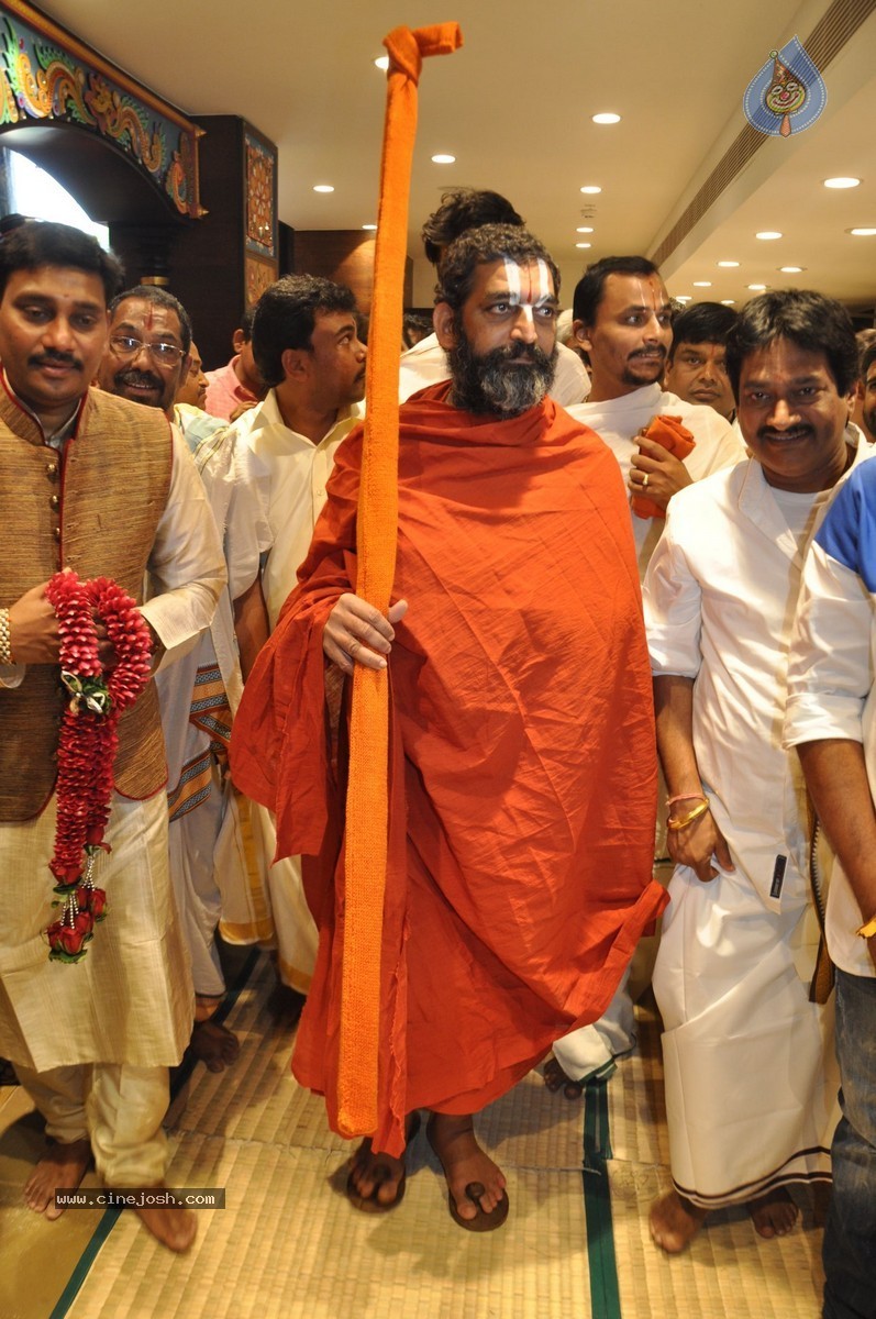 Kancheepuram Varamahalakshmi Showroom Inauguration - 15 / 21 photos
