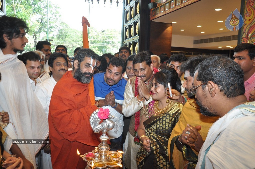 Kancheepuram Varamahalakshmi Showroom Inauguration - 18 / 21 photos