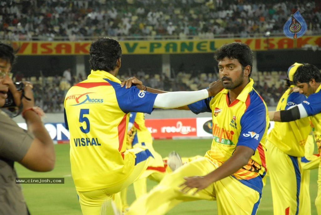Karnataka Bulldozers vs Chennai Rhinos Final Match - 25 / 128 photos