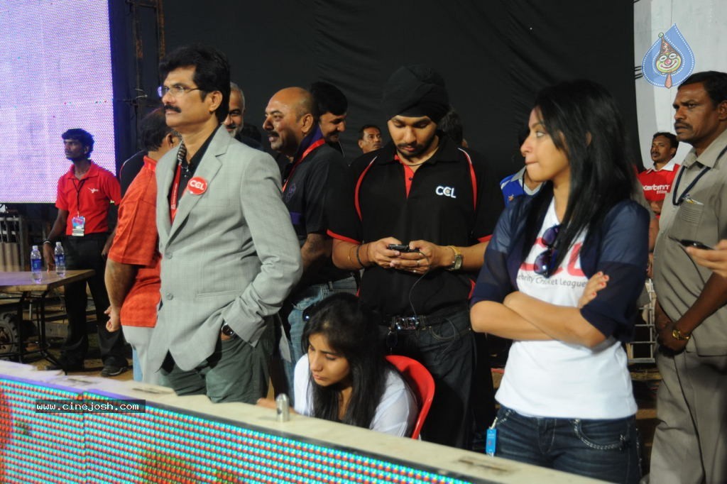 Karnataka Bulldozers VS Chennai Rhinos Match  - 90 / 129 photos