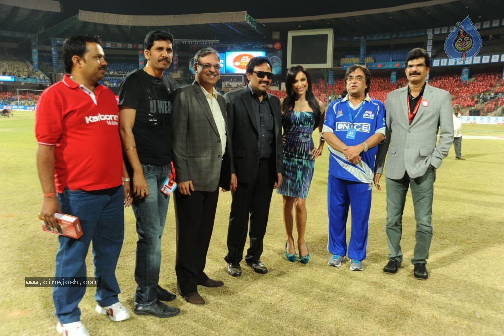 Karnataka Bulldozers VS Chennai Rhinos Match  - 92 / 129 photos