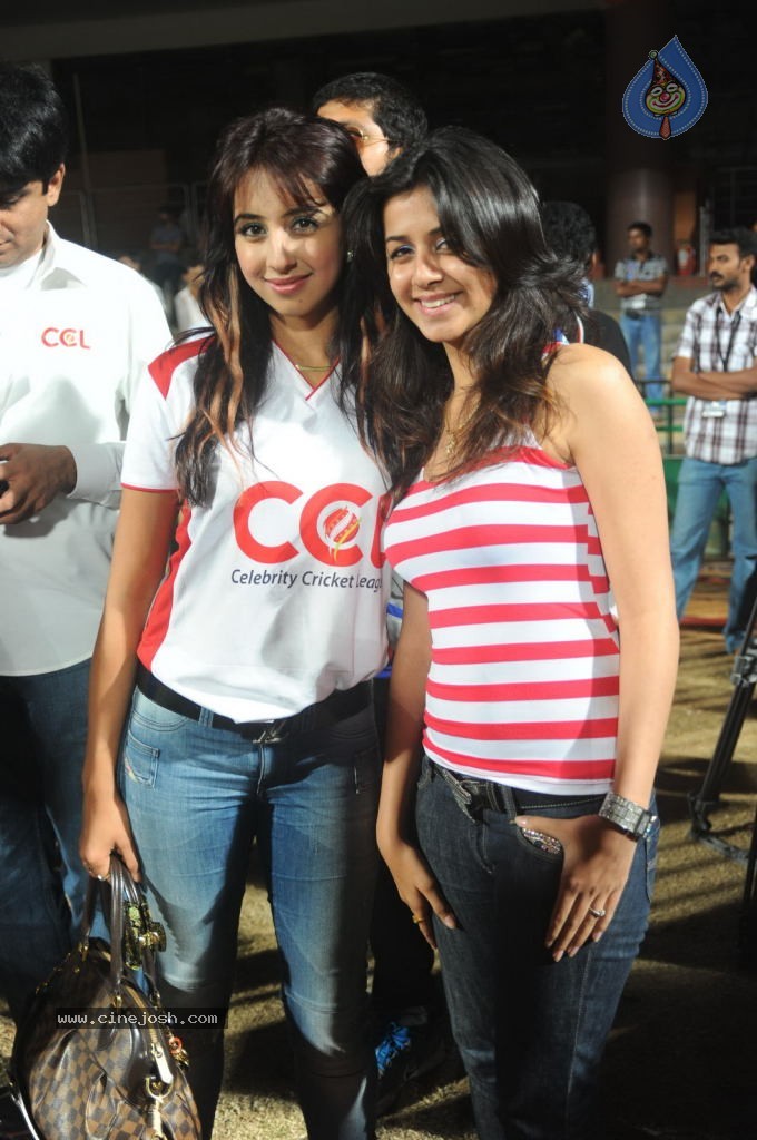 Karnataka Bulldozers VS Chennai Rhinos Match  - 103 / 129 photos
