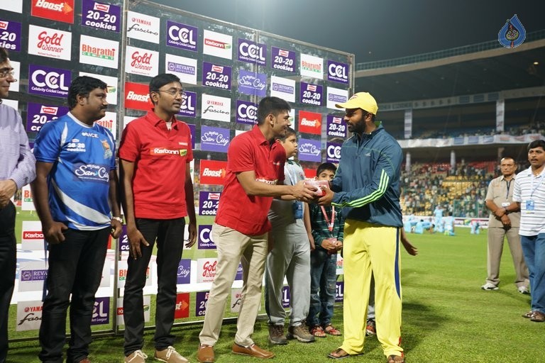 Karnataka Bulldozers Vs Chennai Rhinos Match Photos - 11 / 42 photos