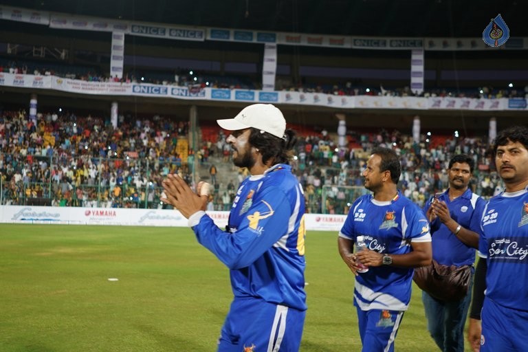 Karnataka Bulldozers Vs Chennai Rhinos Match Photos - 39 / 42 photos