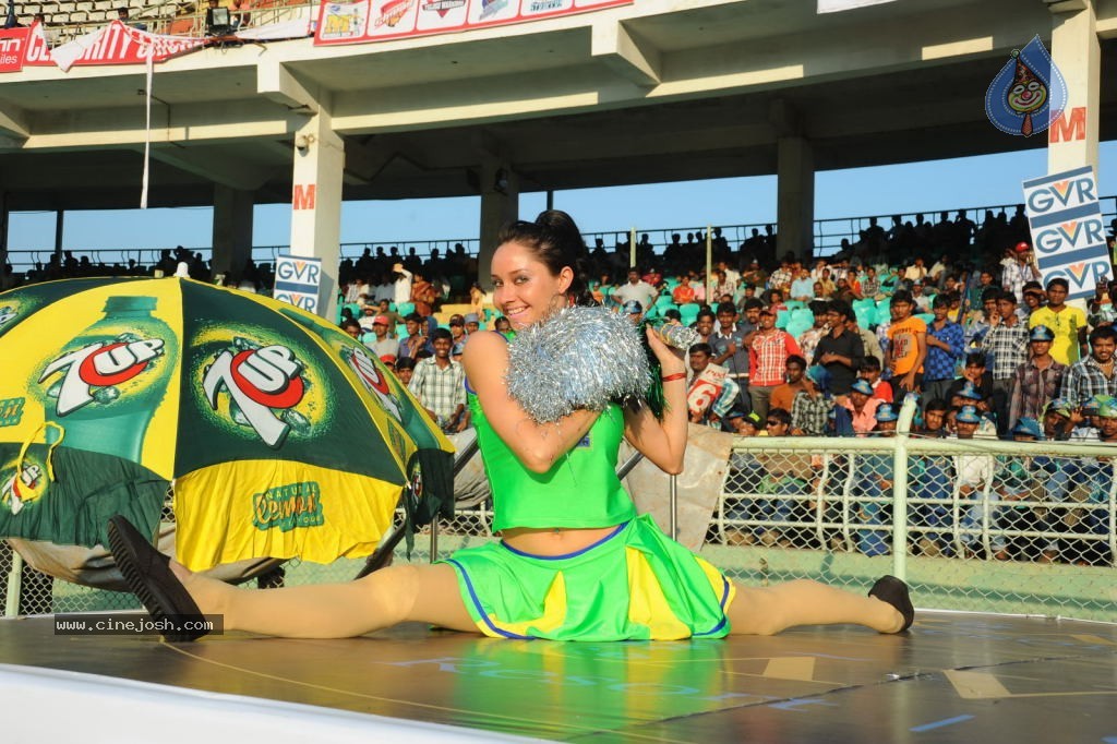 Karnataka Bulldozers Vs Kerala Strikers Match Photos - 9 / 60 photos