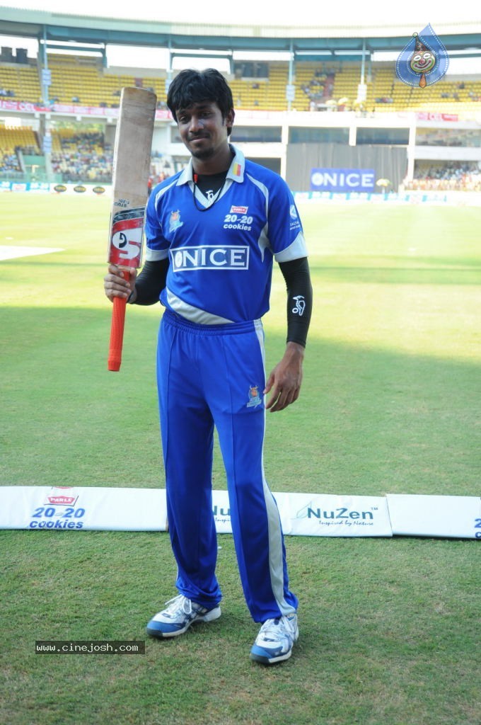 Karnataka Bulldozers Vs Kerala Strikers Match Photos - 23 / 60 photos