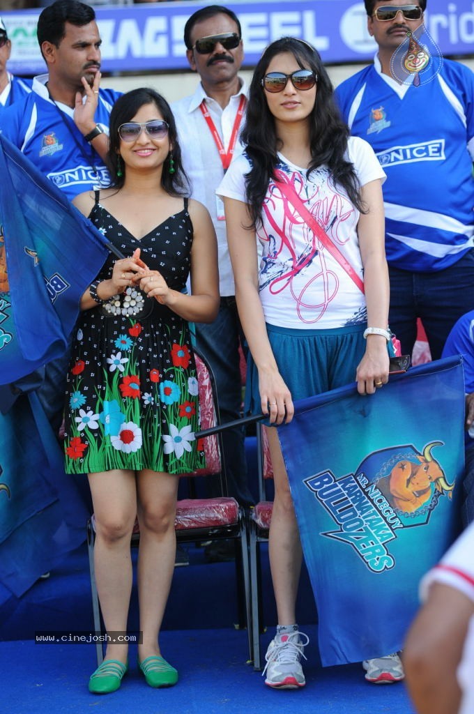 Karnataka Bulldozers Vs Kerala Strikers Match Photos - 42 / 60 photos
