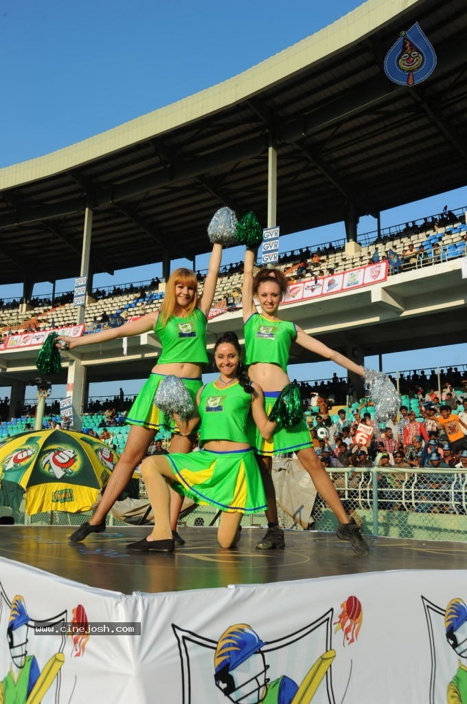 Karnataka Bulldozers Vs Kerala Strikers Match Photos - 53 / 60 photos