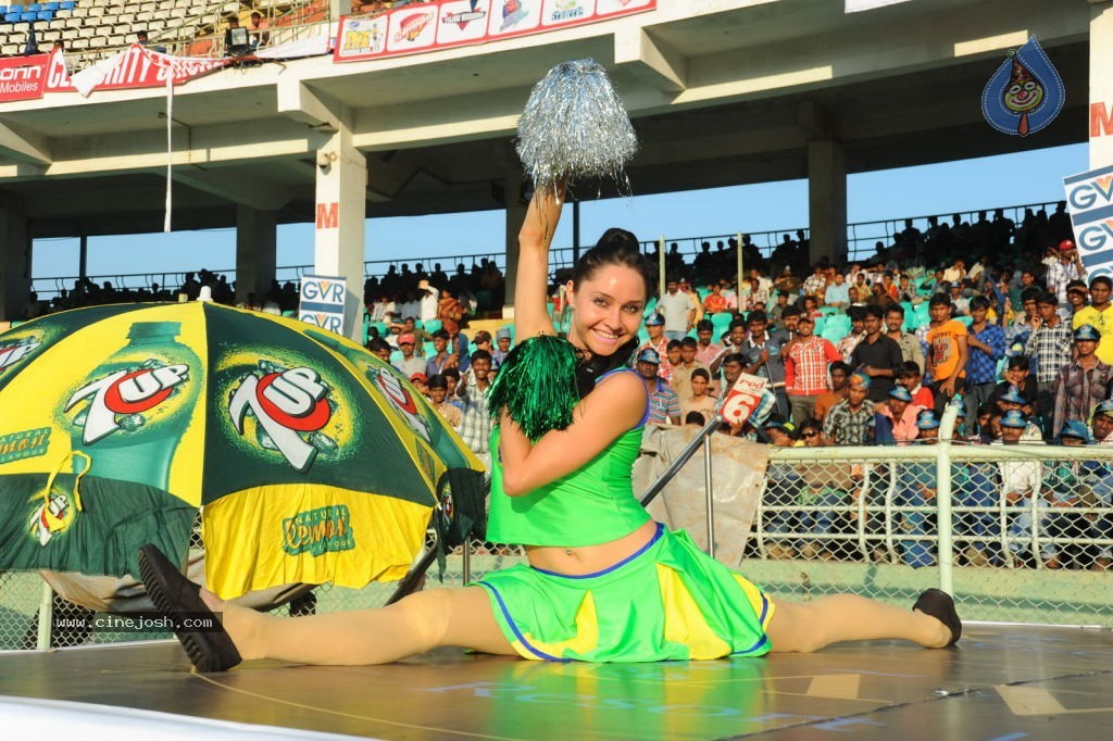 Karnataka Bulldozers Vs Kerala Strikers Match Photos - 54 / 60 photos