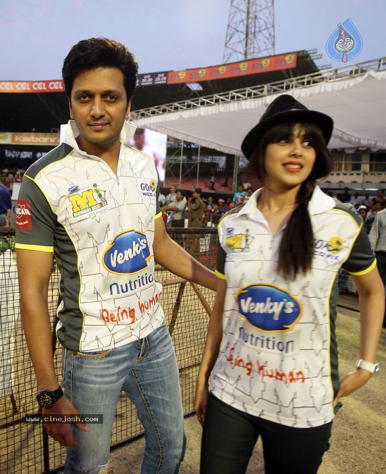 Karnataka Bulldozers Vs Mumbai Heroes Match - 24 / 202 photos