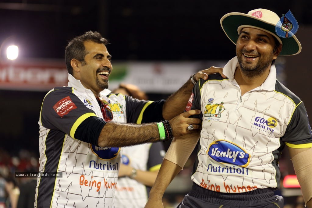 Karnataka Bulldozers Vs Mumbai Heroes Match - 27 / 202 photos