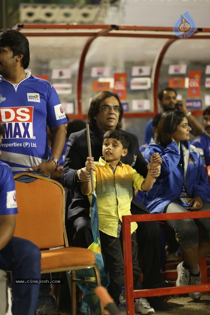 Karnataka Bulldozers Vs Mumbai Heroes Match - 31 / 202 photos