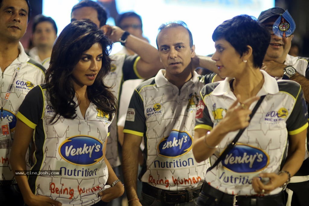 Karnataka Bulldozers Vs Mumbai Heroes Match - 37 / 202 photos