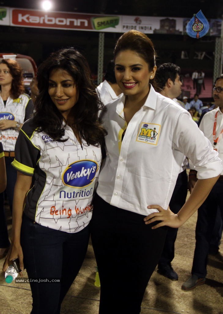 Karnataka Bulldozers Vs Mumbai Heroes Match - 38 / 202 photos