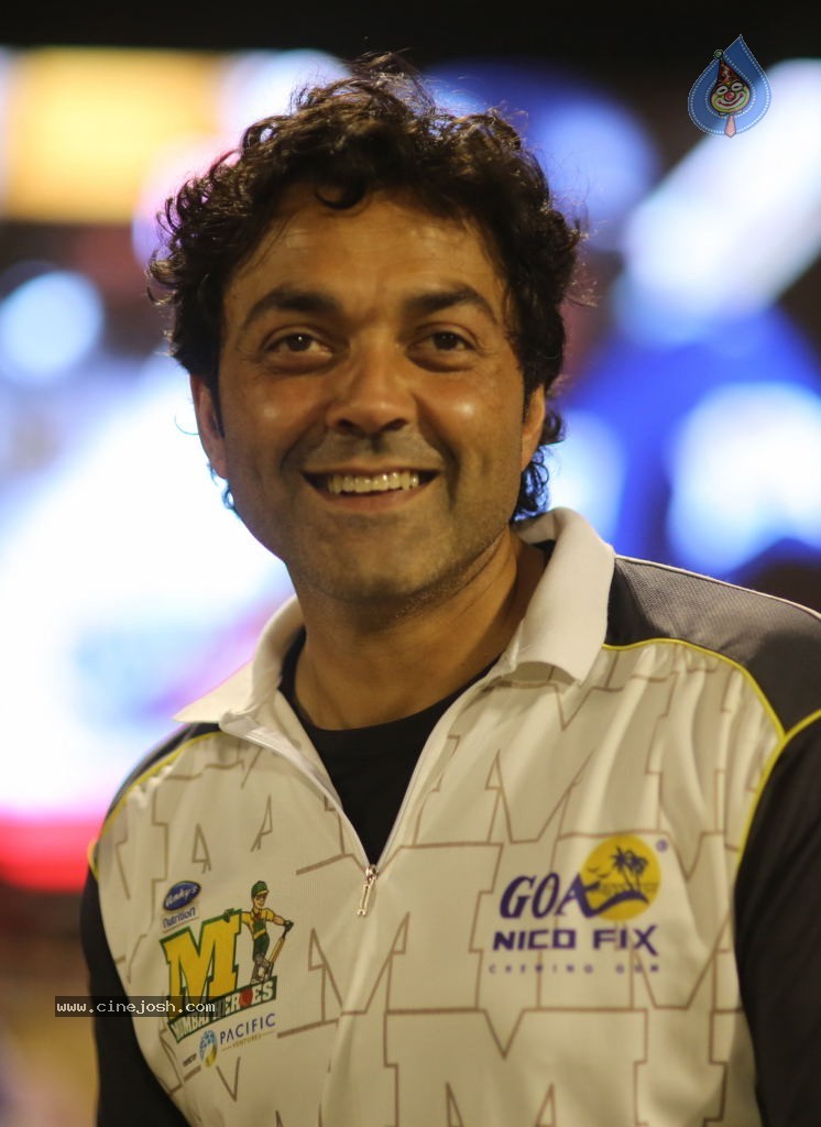 Karnataka Bulldozers Vs Mumbai Heroes Match - 41 / 202 photos