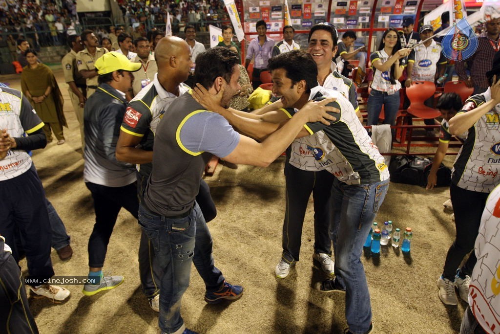 Karnataka Bulldozers Vs Mumbai Heroes Match - 45 / 202 photos