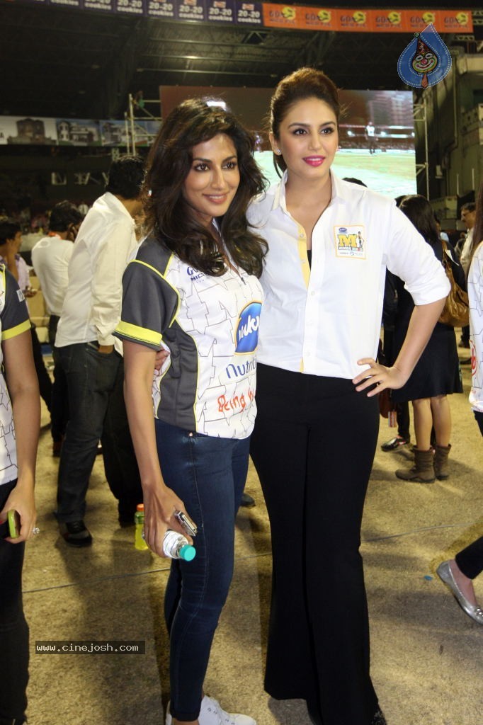 Karnataka Bulldozers Vs Mumbai Heroes Match - 67 / 202 photos