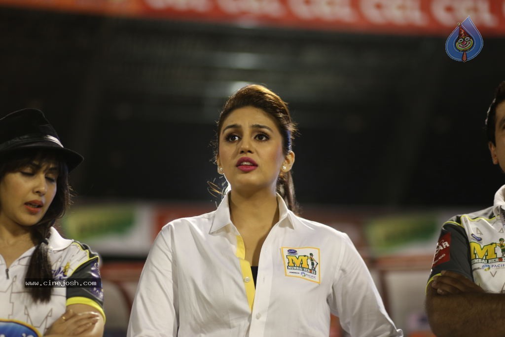 Karnataka Bulldozers Vs Mumbai Heroes Match - 68 / 202 photos