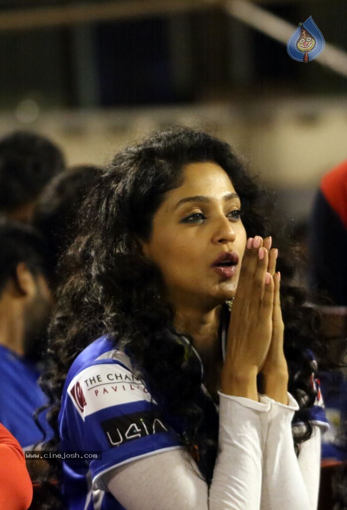 Karnataka Bulldozers Vs Mumbai Heroes Match - 79 / 202 photos