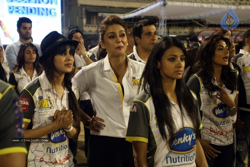 Karnataka Bulldozers Vs Mumbai Heroes Match - 80 / 202 photos