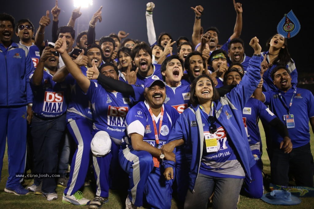 Karnataka Bulldozers Vs Mumbai Heroes Match - 91 / 202 photos
