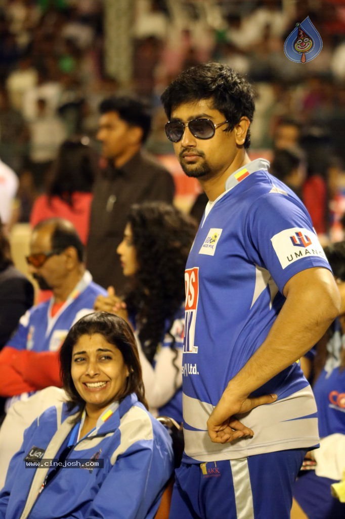 Karnataka Bulldozers Vs Mumbai Heroes Match - 96 / 202 photos