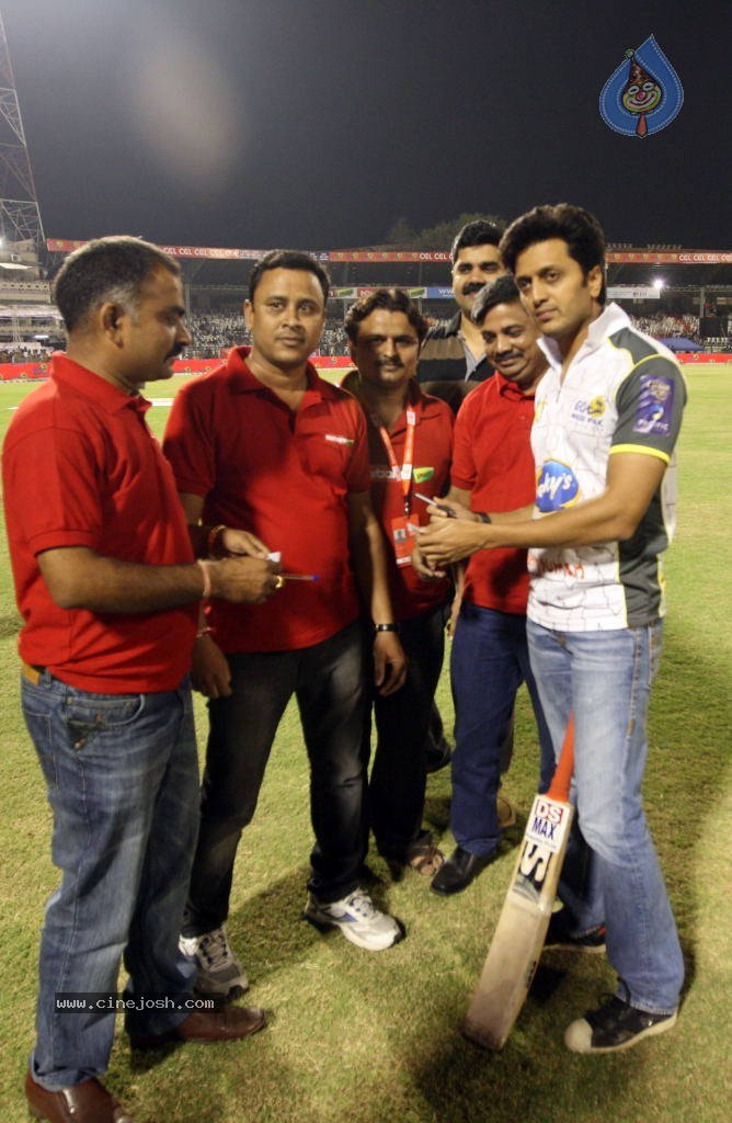 Karnataka Bulldozers Vs Mumbai Heroes Match - 103 / 202 photos