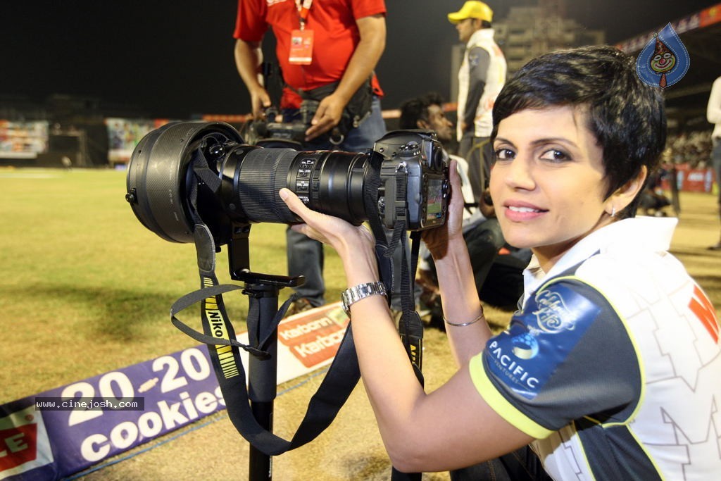 Karnataka Bulldozers Vs Mumbai Heroes Match - 105 / 202 photos