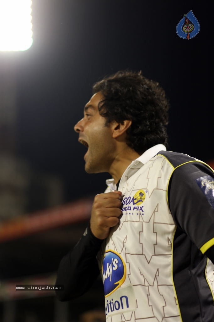 Karnataka Bulldozers Vs Mumbai Heroes Match - 106 / 202 photos