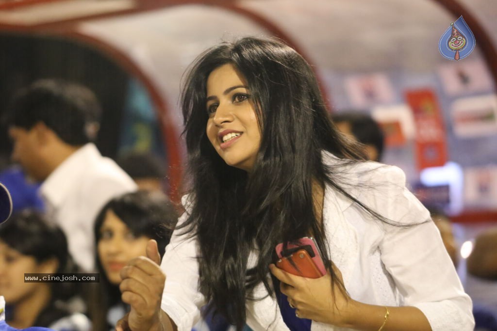 Karnataka Bulldozers Vs Mumbai Heroes Match - 115 / 202 photos
