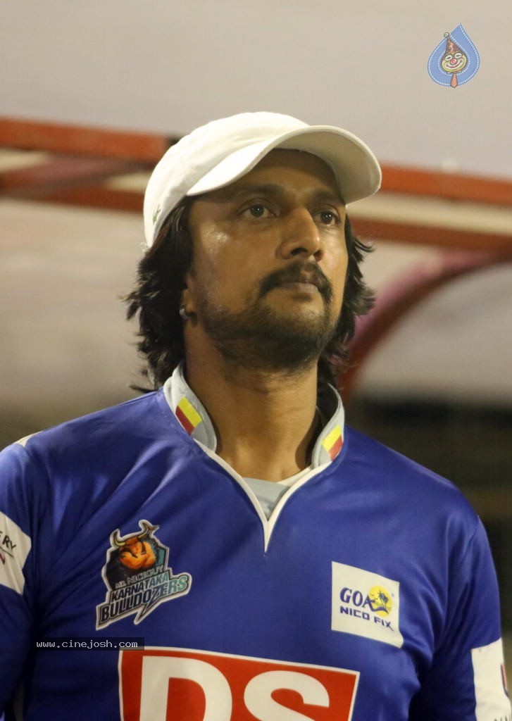 Karnataka Bulldozers Vs Mumbai Heroes Match - 118 / 202 photos