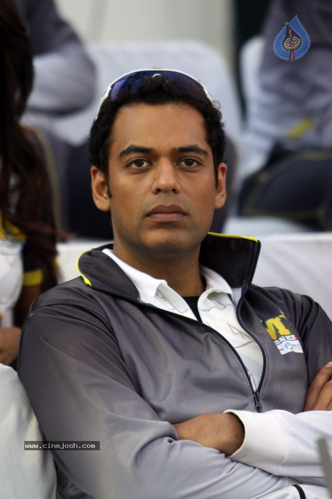 Karnataka Bulldozers Vs Mumbai Heroes Match - 123 / 202 photos