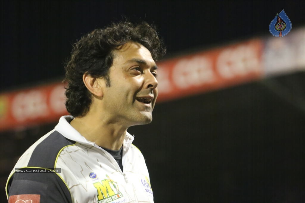 Karnataka Bulldozers Vs Mumbai Heroes Match - 124 / 202 photos