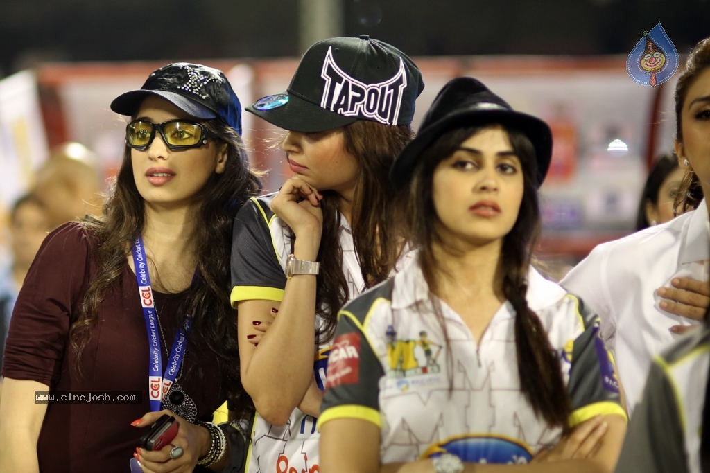 Karnataka Bulldozers Vs Mumbai Heroes Match - 127 / 202 photos