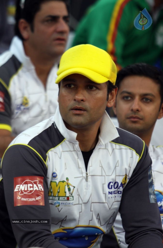 Karnataka Bulldozers Vs Mumbai Heroes Match - 130 / 202 photos