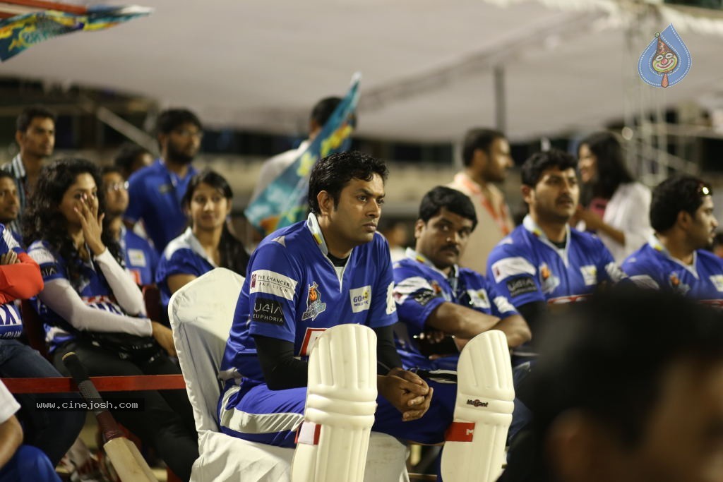 Karnataka Bulldozers Vs Mumbai Heroes Match - 134 / 202 photos