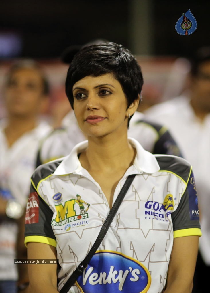 Karnataka Bulldozers Vs Mumbai Heroes Match - 140 / 202 photos