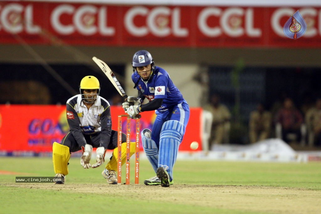 Karnataka Bulldozers Vs Mumbai Heroes Match - 144 / 202 photos