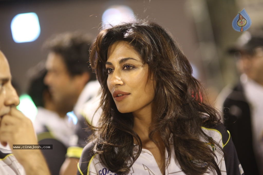 Karnataka Bulldozers Vs Mumbai Heroes Match - 146 / 202 photos