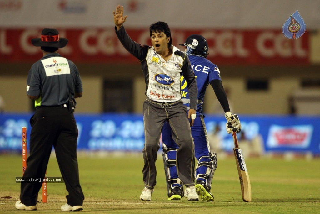 Karnataka Bulldozers Vs Mumbai Heroes Match - 148 / 202 photos