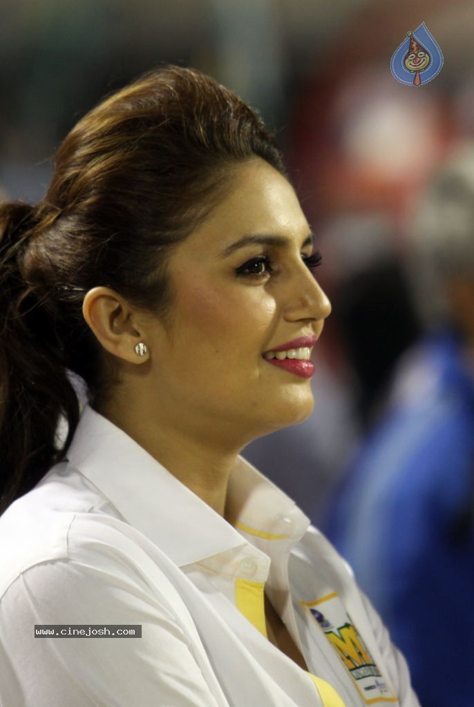 Karnataka Bulldozers Vs Mumbai Heroes Match - 151 / 202 photos